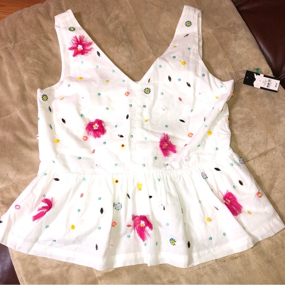 NWT Crown & Ivy White V-neck Top. Medium. Beaded front, Smocked back, Cotton. - Picture 8 of 10